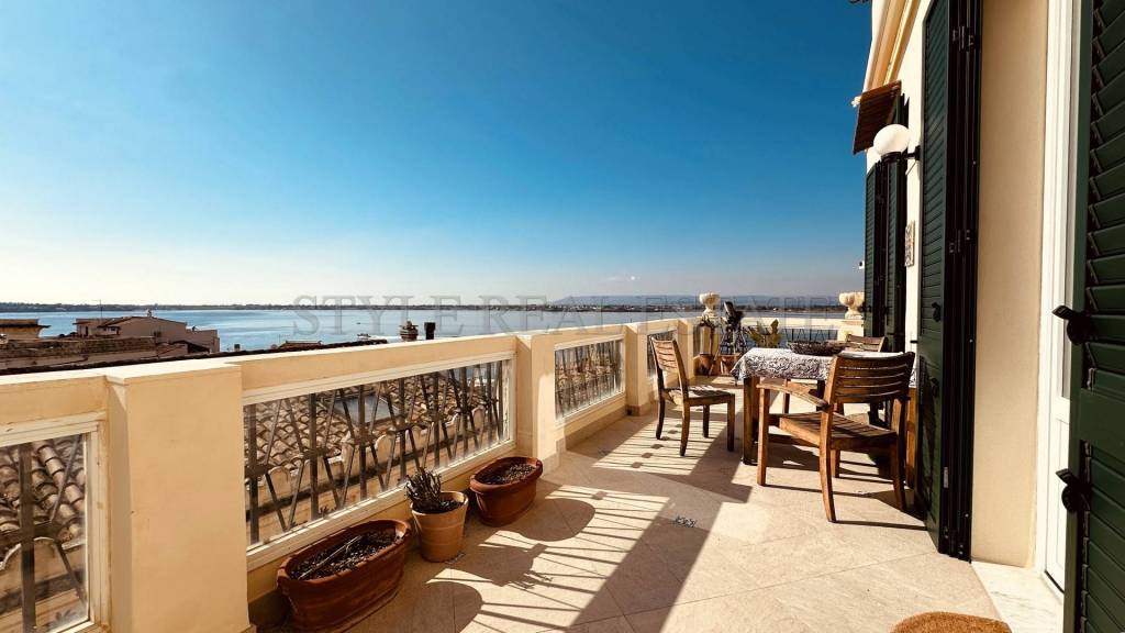 appartamento in vendita a Siracusa in zona Isola Ortigia