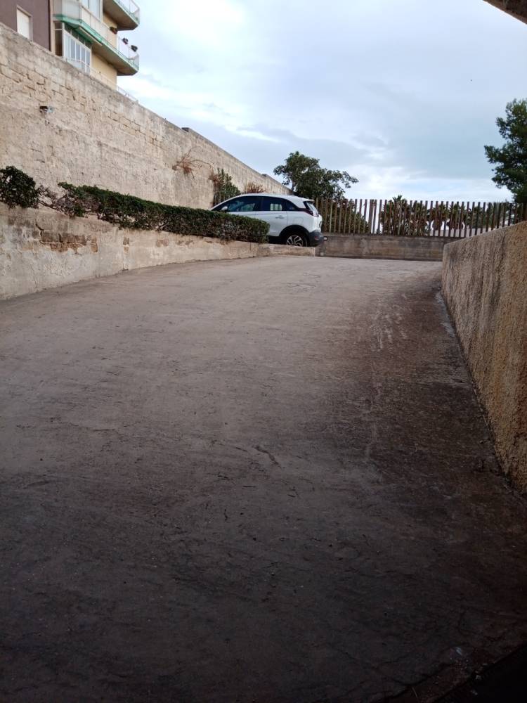 locale di sgombero in vendita a Siracusa in zona Belvedere