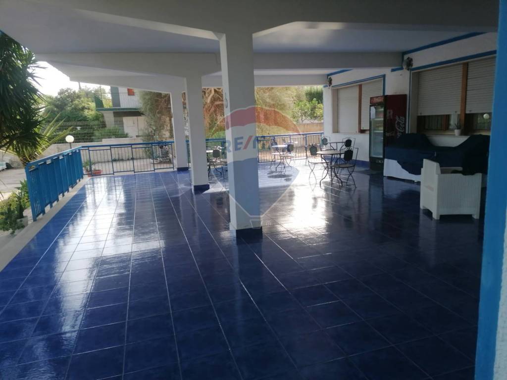 negozio in vendita a Siracusa in zona Fontane Bianche