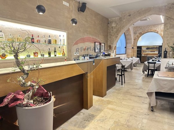 negozio in vendita a Siracusa in zona Isola Ortigia