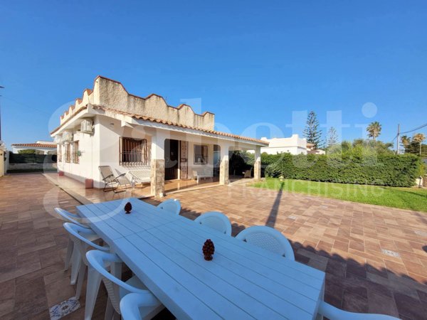 casa indipendente in vendita a Siracusa in zona Arenella