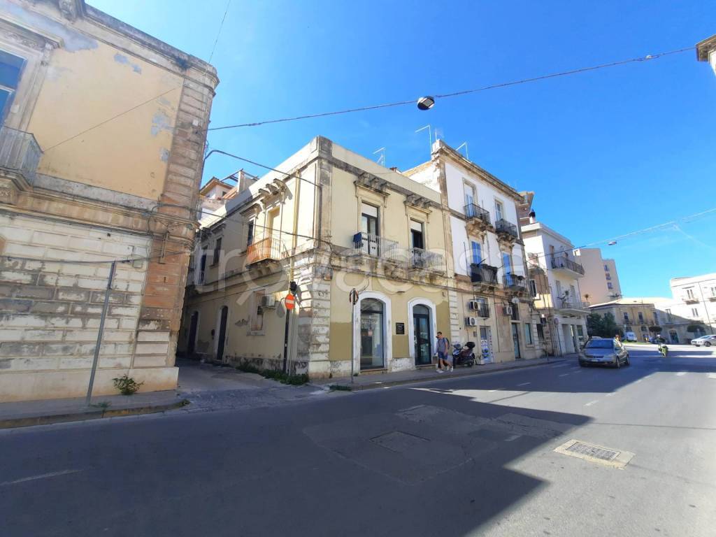 negozio in vendita a Siracusa in zona Isola Ortigia