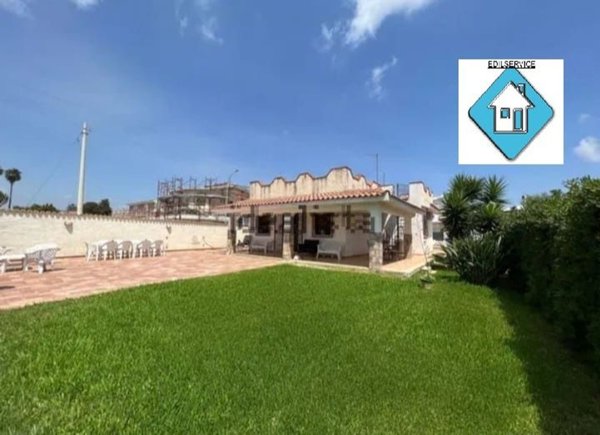 casa indipendente in vendita a Siracusa in zona Arenella