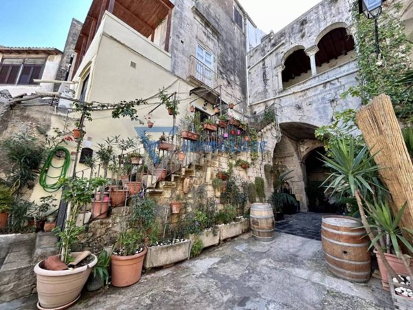 appartamento in vendita a Siracusa in zona Isola Ortigia