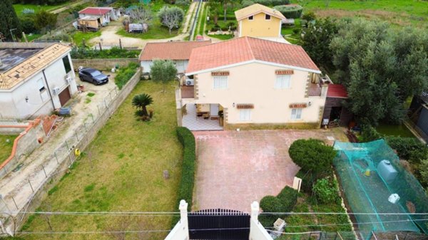 casa indipendente in vendita a Siracusa in zona Targia
