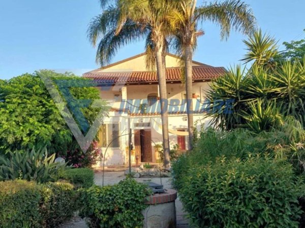 casa indipendente in vendita a Siracusa in zona Isola Ortigia