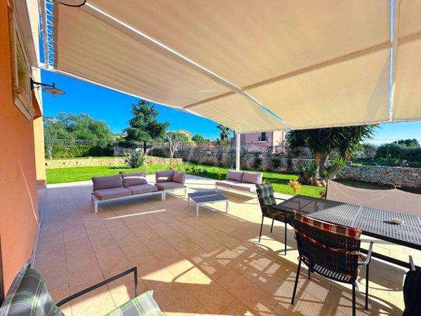 casa indipendente in vendita a Siracusa in zona Belvedere