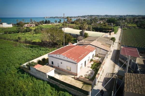 casa indipendente in vendita a Siracusa in zona Centro Città