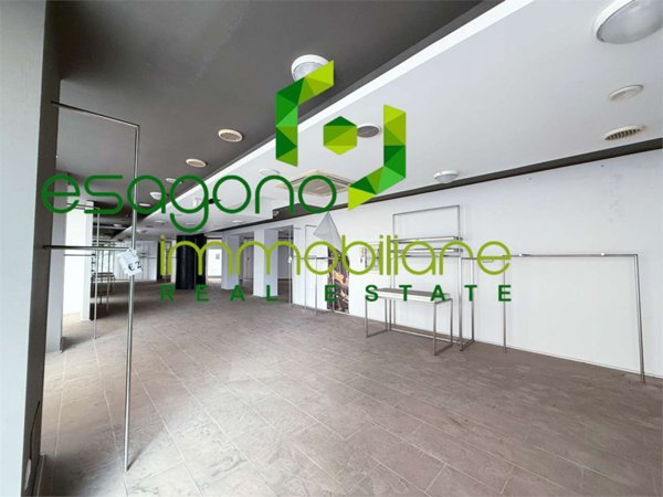 locale commerciale in vendita a Siracusa in zona Centro Città