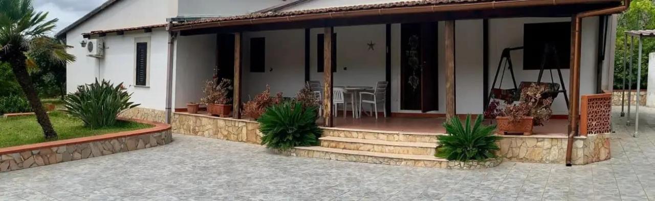casa indipendente in vendita a Siracusa in zona Fontane Bianche