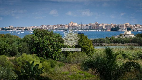 casa indipendente in vendita a Siracusa in zona Isola Ortigia