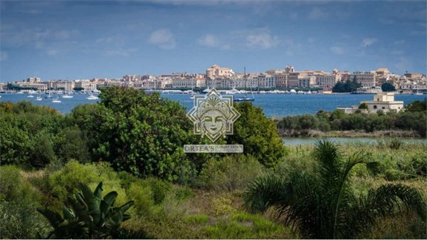 casa indipendente in vendita a Siracusa in zona Isola / Plemmirio