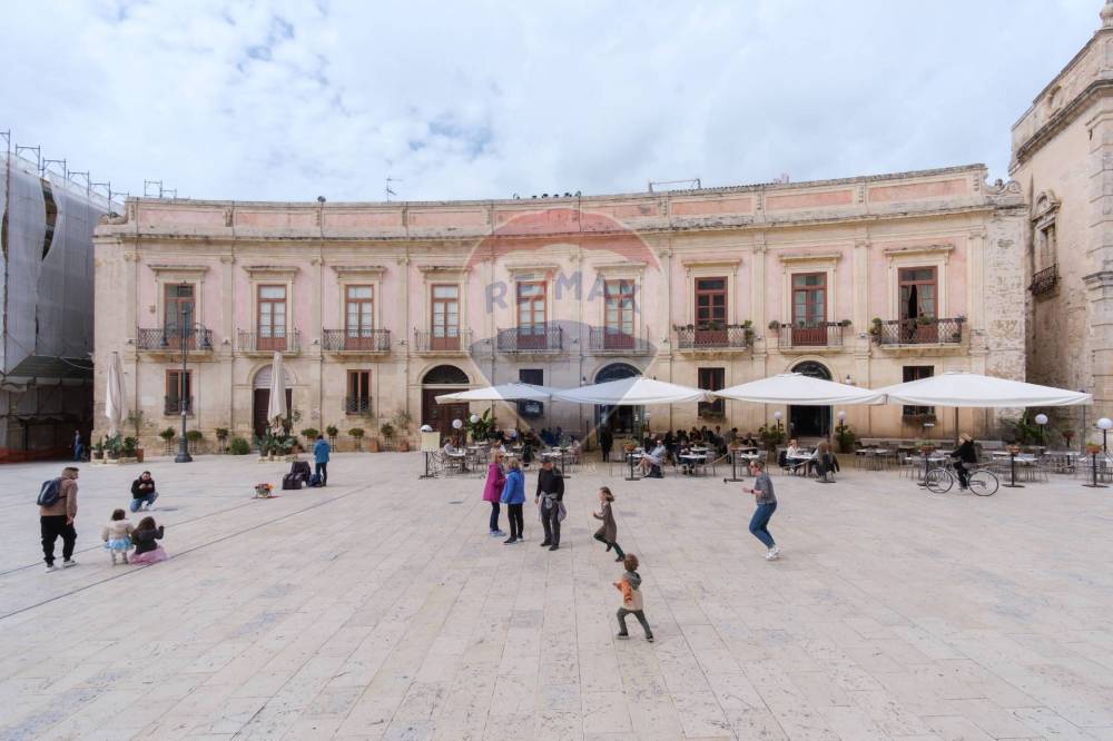 negozio in vendita a Siracusa in zona Isola Ortigia