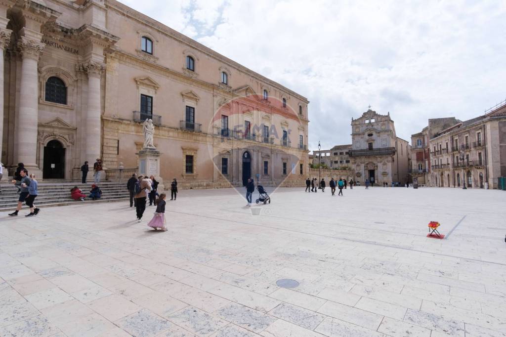 negozio in vendita a Siracusa in zona Isola / Plemmirio