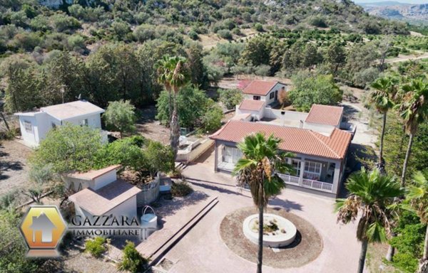 casa indipendente in vendita a Siracusa in zona Isola Ortigia