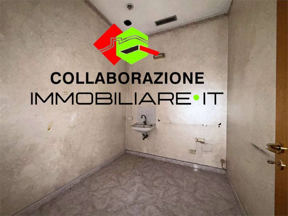 negozio in vendita a Siracusa in zona Grottasanta