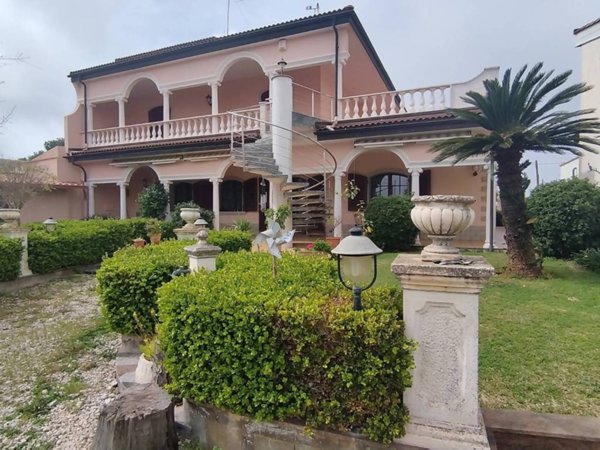 casa indipendente in vendita a Siracusa in zona Targia