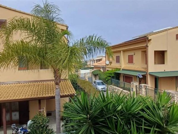 casa indipendente in vendita a Siracusa in zona Scala Greca