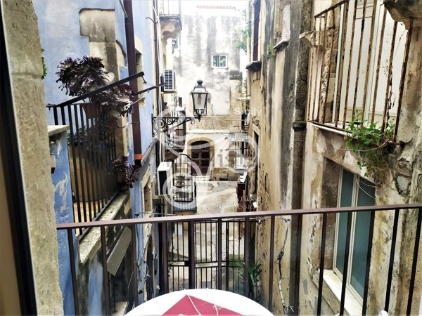 casa indipendente in vendita a Siracusa in zona Isola Ortigia