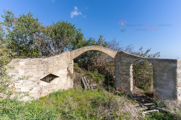 terreno edificabile in vendita a Siracusa in zona Belvedere