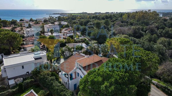 casa indipendente in vendita a Siracusa in zona Fontane Bianche