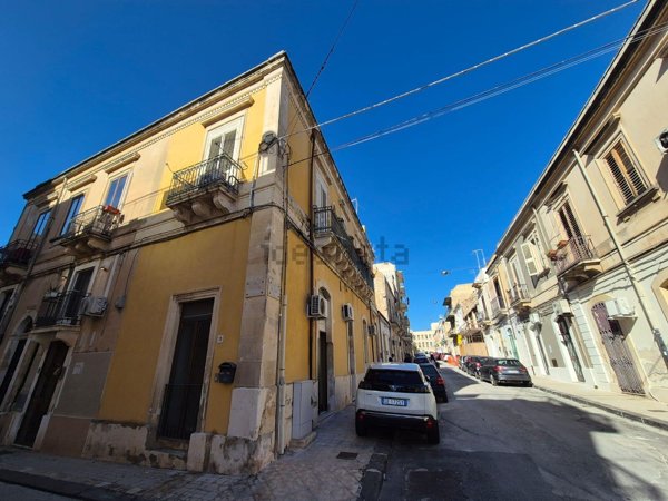 casa indipendente in vendita a Siracusa in zona Borgata