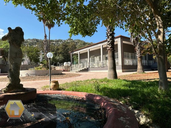 casa indipendente in vendita a Siracusa in zona Isola Ortigia