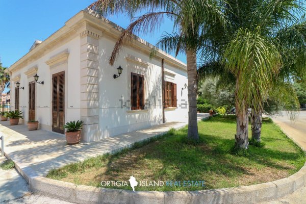 casa indipendente in vendita a Siracusa in zona Scala Greca