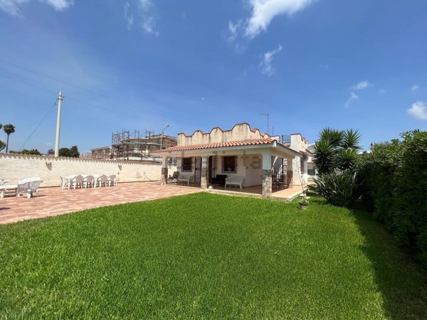 casa indipendente in vendita a Siracusa in zona Arenella