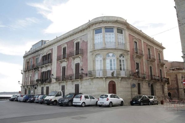 appartamento in vendita a Siracusa in zona Isola Ortigia