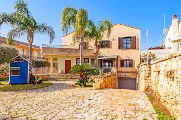 casa indipendente in vendita a Siracusa in zona Scala Greca