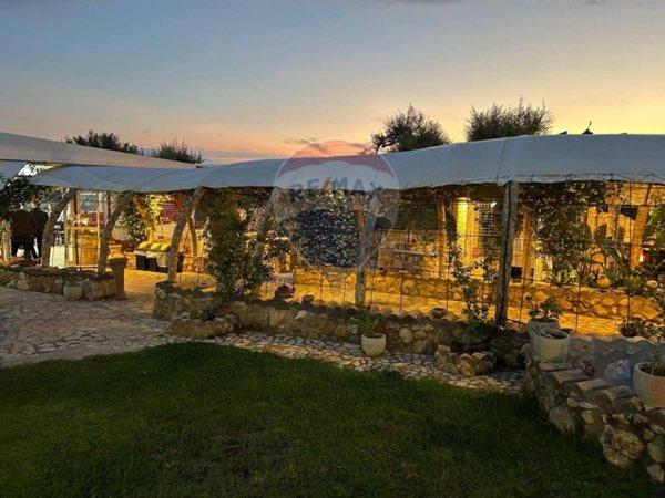 negozio in vendita a Siracusa in zona Belvedere