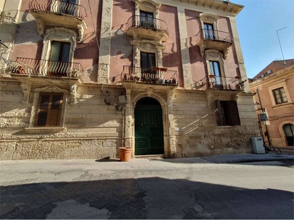 appartamento in vendita a Siracusa in zona Isola Ortigia