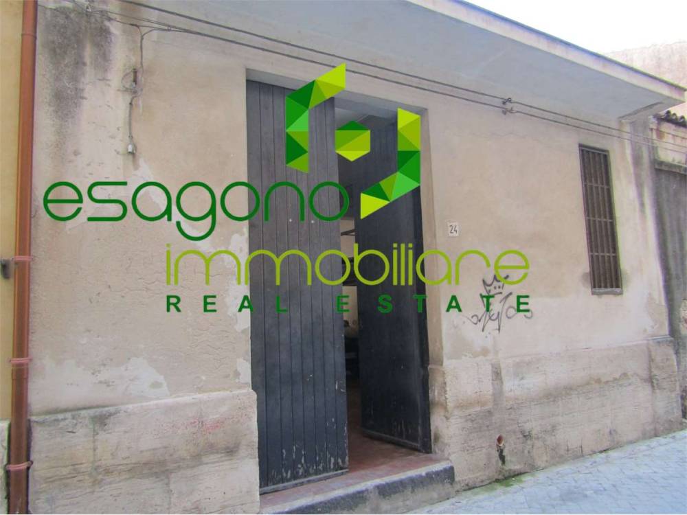 locale di sgombero in vendita a Siracusa