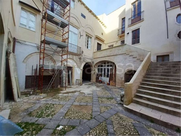 negozio in vendita a Siracusa in zona Isola Ortigia
