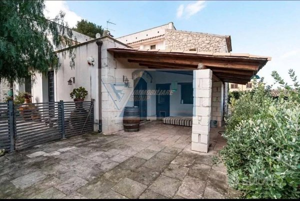 casa indipendente in vendita a Siracusa in zona Belvedere