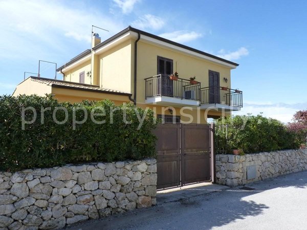 casa indipendente in vendita a Siracusa in zona Belvedere
