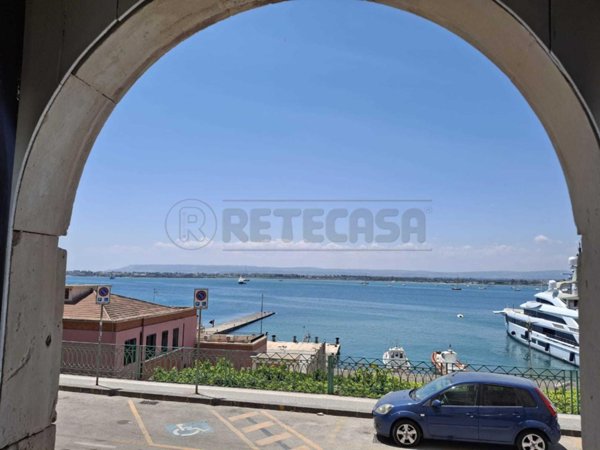 appartamento in vendita a Siracusa in zona Isola Ortigia
