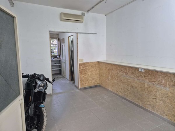 negozio in vendita a Siracusa in zona Grottasanta