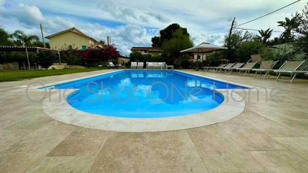casa indipendente in vendita a Siracusa in zona Fontane Bianche