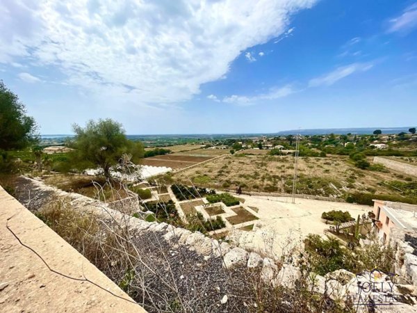 villa in vendita a Siracusa in zona Belvedere