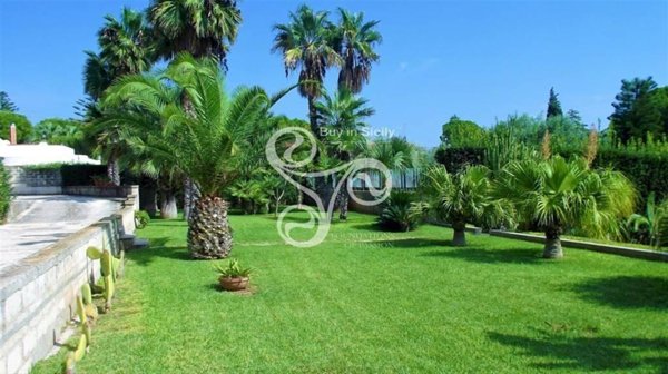 casa indipendente in vendita a Siracusa in zona Fontane Bianche