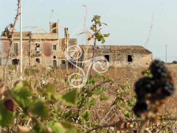 casa indipendente in vendita a Siracusa in zona Isola / Plemmirio