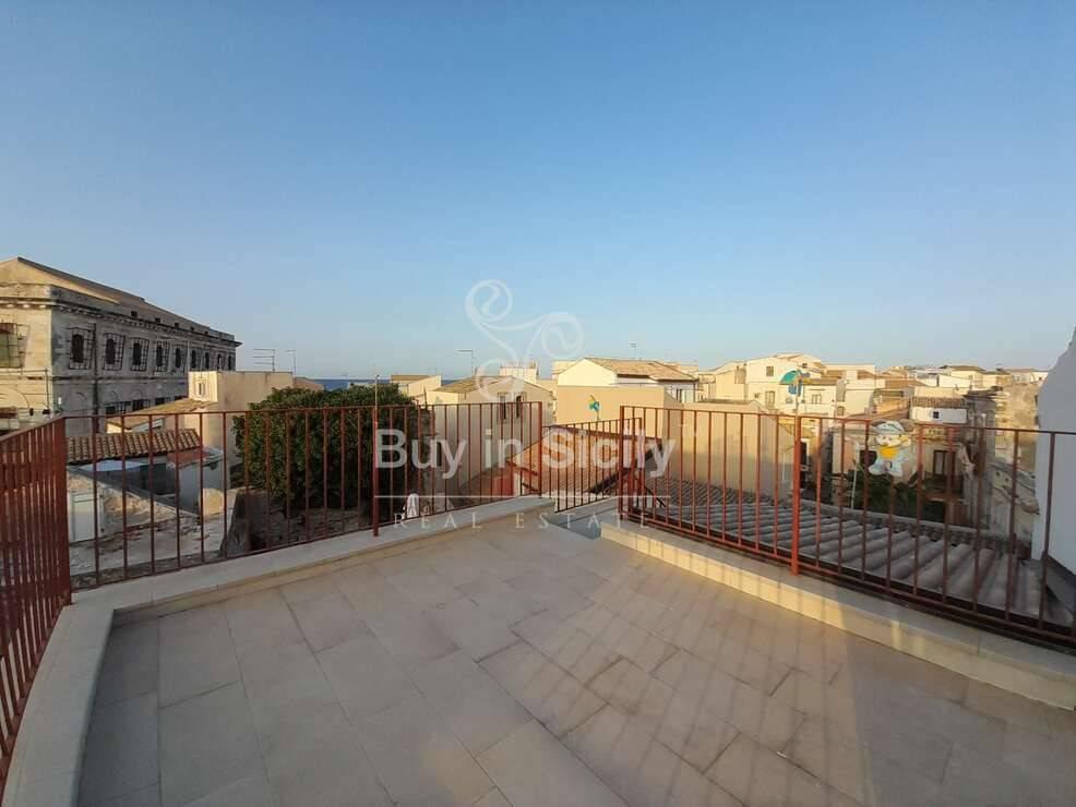 casa indipendente in vendita a Siracusa in zona Isola Ortigia