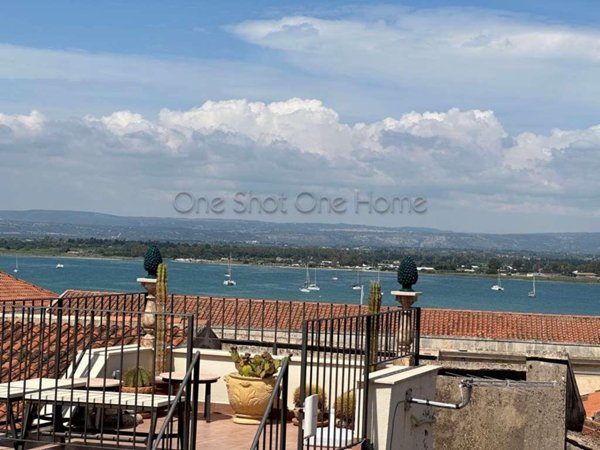 casa indipendente in vendita a Siracusa in zona Isola Ortigia