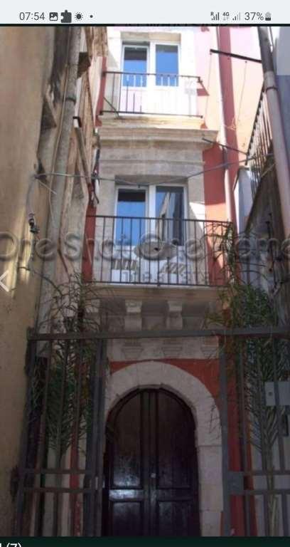 casa indipendente in vendita a Siracusa in zona Isola Ortigia