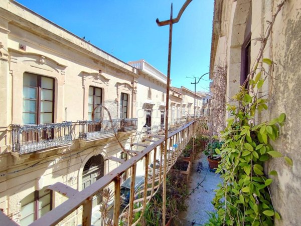 appartamento in vendita a Siracusa in zona Isola Ortigia