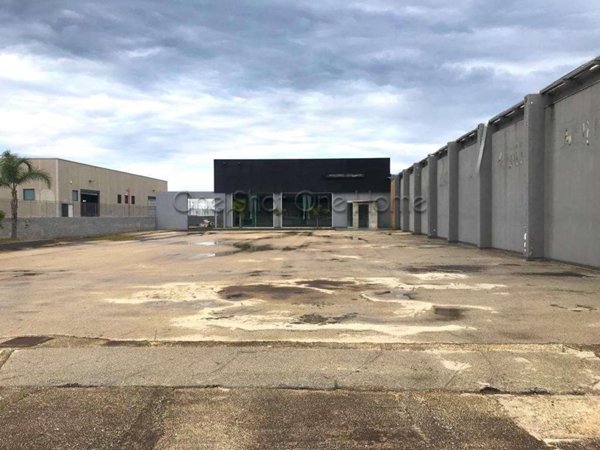 negozio in vendita a Siracusa in zona Targia