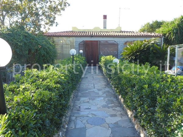 casa indipendente in vendita a Siracusa in zona Isola / Plemmirio