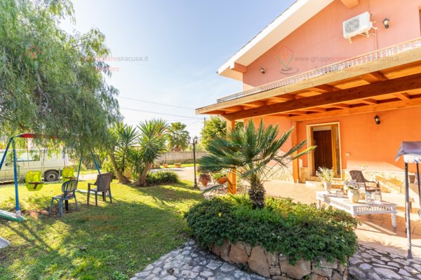 casa indipendente in vendita a Siracusa in zona Belvedere